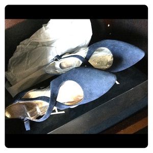 Womens elegant dress pumps Size 6 Navy Suede